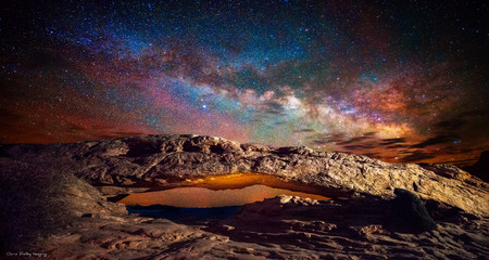 Fototapeta na wymiar Milky Way at Mesa Arch