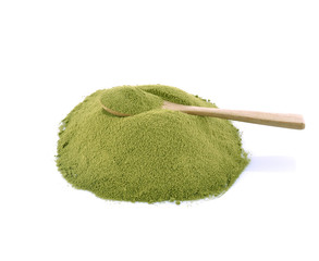 Fototapeta premium green tea powder isolated on white background