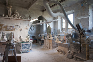 Werkstatt eines Alabastakünstlers in Volterra - obrazy, fototapety, plakaty