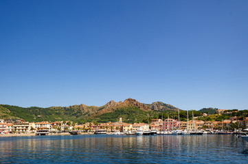 Fototapeta na wymiar Panorama Hafeneinfahrt Porto Azzurro