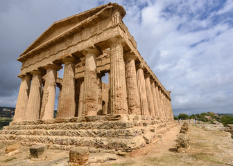 Fototapeta na wymiar The Temple of Concordia in the Valley of Temples near Agrigento, Sicily (Italy)