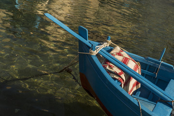Buntes Fischerboot, Monopoli, Apulien, Italien