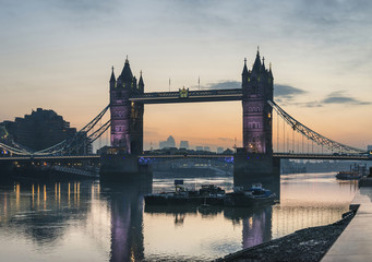 Fototapeta na wymiar Golden Autumn sunrise over Tower Bridge in London.