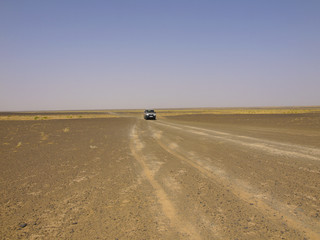 coche en desierto en Marruecos
