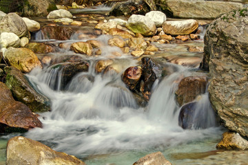 Fototapeta na wymiar stones in the stream