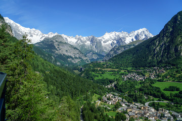 Fototapeta na wymiar Landscape Mont Blanc from Italy