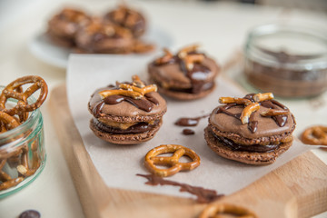Schokoladen Macarons mit fleur de sal 