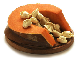 مطبخ إيطالي Capellacci ferraresi המטבח האיטלקי Capellacci estensi Итальянская кухня Cappellacci di zucca Italienska köket Cappellaccio Cucina italiana 이탈리아 요리 Gastronomía de Italia Italienische Küche 