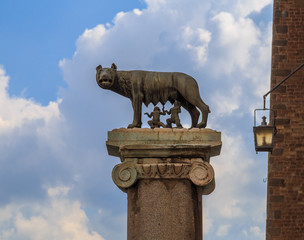 Wolf, sculpture personifying Rome, horizontally
