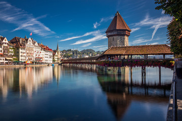 Kapellbrücke in Luzern, Schweiz - obrazy, fototapety, plakaty