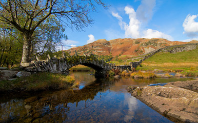 Fototapeta na wymiar Slaters Bridge near Little Langdale in the Lake District, UK.