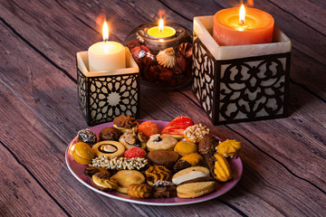 Pastas variadas y velas encendidas.