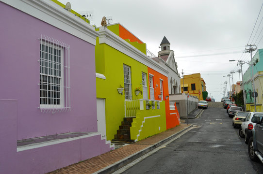 Sud Africa, 18/09/2009: vista di Bo-Kaap, il quartiere musulmano di Città del Capo, l'ex quartiere malese, noto per le sue case dai colori sgargianti 
