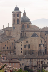 Fototapeta na wymiar La cathédrale d'Urbino au lever du jour, Italie