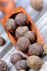 Allspice in a wooden scoop