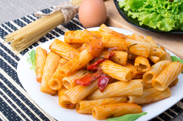 Dish of rigatoni pasta with vegetable sauce