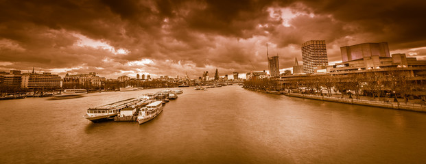 Obraz premium London panorama after sunset