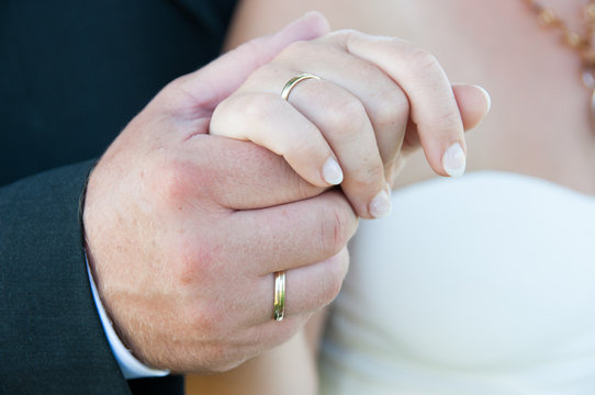 Hochzeit H&auml;nde Liebe Ehering 