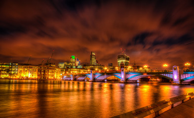 Fototapeta na wymiar Southwark Bridge panorama