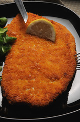 코톨레타 Bécsi szelet Cotoletta alla milanese Wiener Schnitzel Tonkatsu 豚カツ Тонкацу Венский шницель Escalope Vienés 维也纳炸牛排 Wienerschnitzel  Șnițel vienez