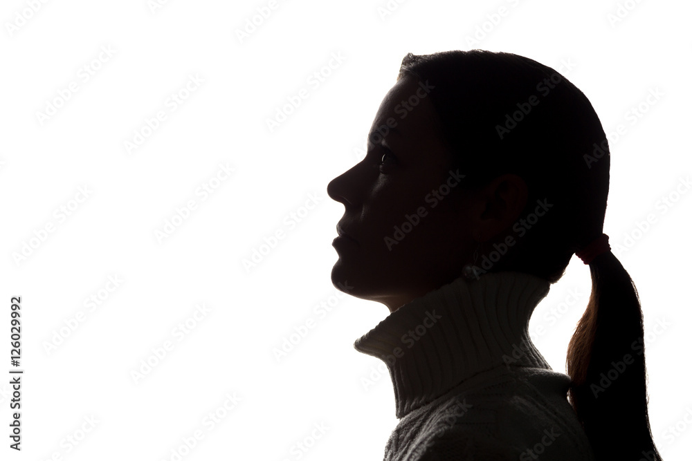 Wall mural young woman looking up - horizontal silhouette