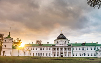 Fototapeta na wymiar Kachanivka palace and park at autumn. Park zone and buildings.