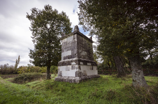 Sepino-Saepinum-Mausoleo