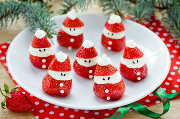 Christmas party ideas for kids - strawberry santa