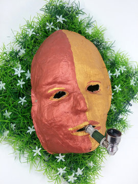 Maske mit Pfeife