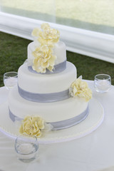 Obraz na płótnie Canvas Wedding cake. Flower sugar cake for wedding.