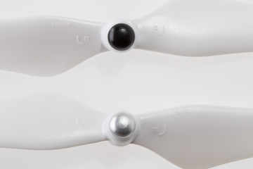 Set of two plastic self-tightening propellers for a quadcopter