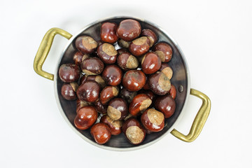 Overview of chestnuts in a copper pan