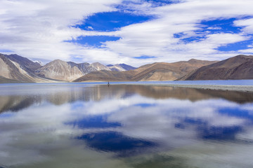 Fototapeta na wymiar 天空の湖・パンゴン湖