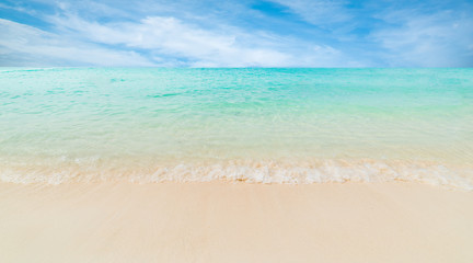 Fototapeta na wymiar Wave of the sea on the sand beach..