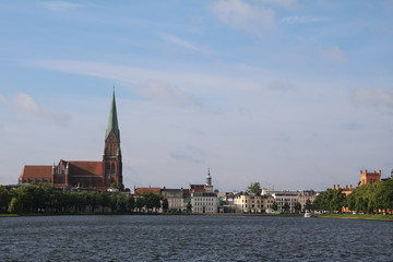 Obraz premium View to Schwerin Cathedral and the old town at Pfaffenteich in Schwerin, Germany
