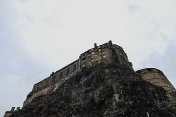 Fototapeta premium Edinburgh Castle on Castle Rock in Edinburgh, Scotland, UK. 