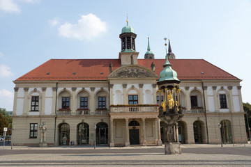 Fototapeta na wymiar Altes Rathaus mit Magdeburger Reiter in Magdeburg, Sachsen-Anhalt