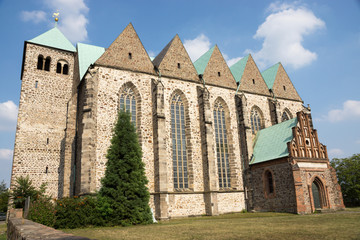 Fototapeta na wymiar Sankt-Petri-Kirche in Magdeburg, Sachsen-Anhalt