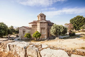 Fotobehang Oude kerk, wijk Plaka, Athene, Griekenland © kite_rin