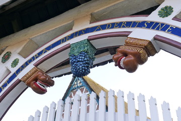 Altl&auml;nder Tor am Cafe Obsthof PuurtenQuast im Alten Land