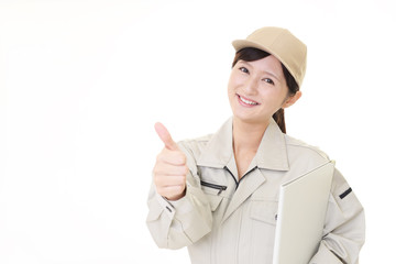 笑顔の女性作業員