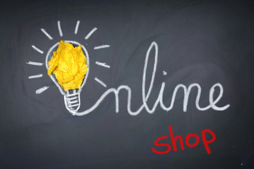 Onlineshop - Business Konzept mit Glühbirne 