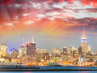 Naklejka premium Manhattan skyscapers, New York City at sunset