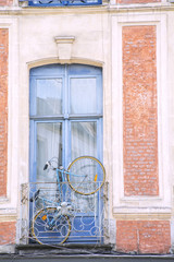 Fototapeta na wymiar Bike on the small balcony of the orange building