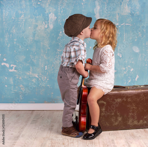 дети, девочка, мальчик, поцелуй загрузить