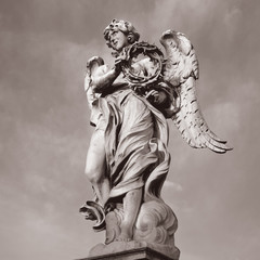 standbeelden castel santangelo rom, italië