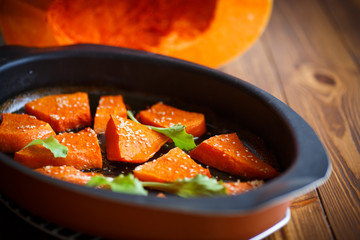 Pumpkin baked with honey and sesame seeds