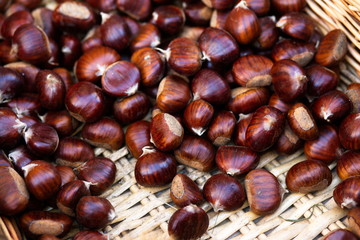 Castagne in un cesto