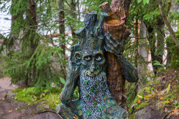 Резная фигурка 1