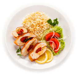 Stuffed chicken fillets and vegetables